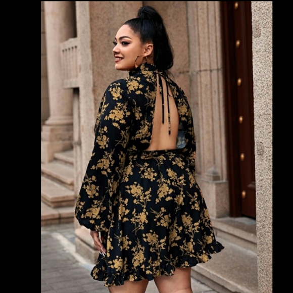 Mock Neck Floral Dress - Picture 3 of 3